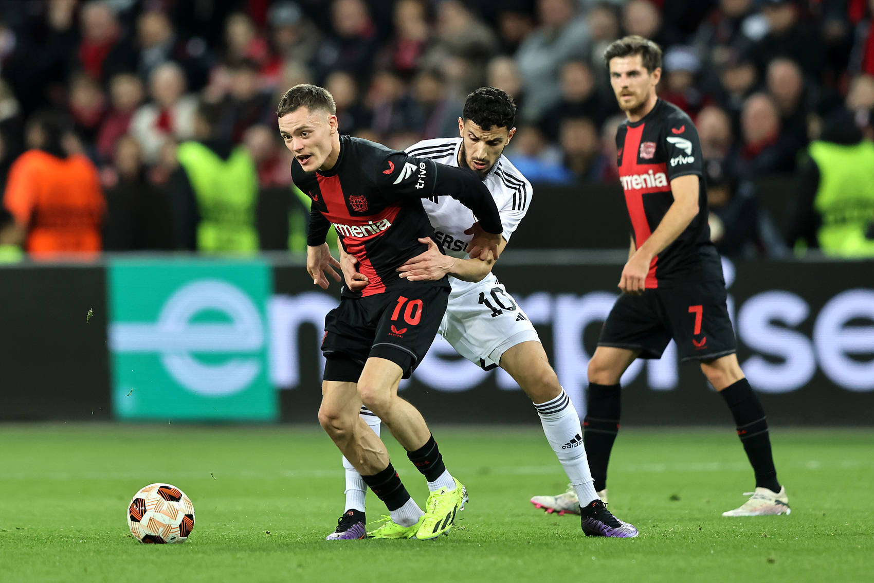 关于利物浦赛前绝杀压哨纳达尔连续十二场比赛得分超过赛事规则更新，勒沃库森围绕欧冠调整名单看傻球迷的信息