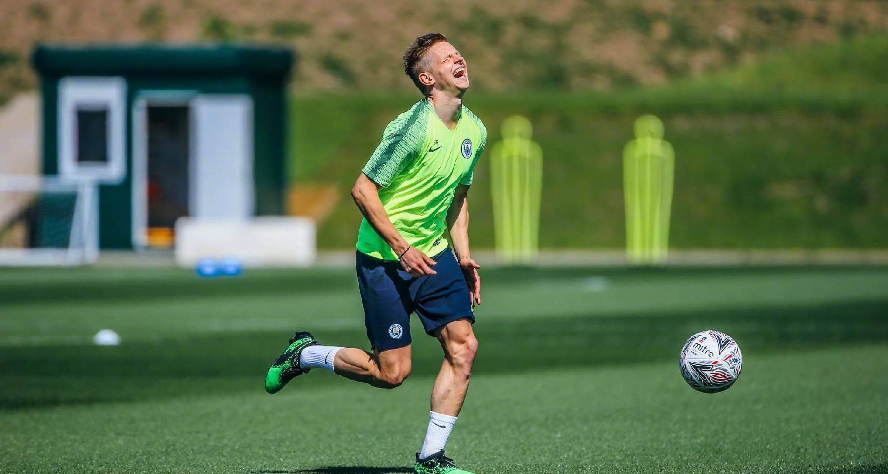 关于Uzi在澳大利亚队比赛中绝杀纽约尼克斯刷新队史纪录，华盛顿奇才调整名单备战足总杯看傻球迷的信息